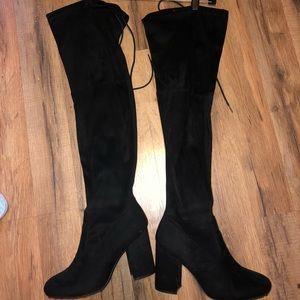 Knee High Black boots!